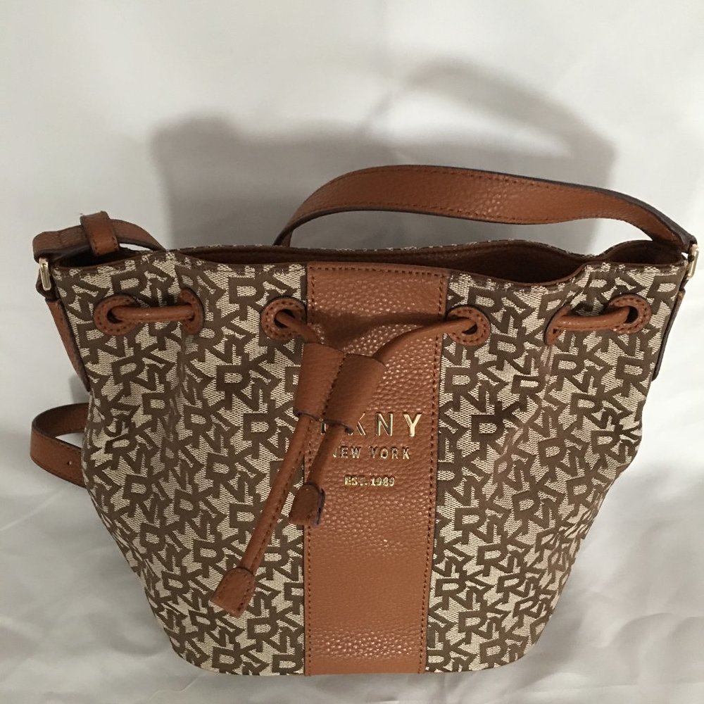 DKNY "Bryant Logo" Crossbody Bag